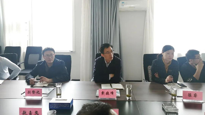 市金融監(jiān)管局黨委副書記、副局長(zhǎng)戴曉峰等領(lǐng)導(dǎo)蒞臨東岳機(jī)械調(diào)研上市工作